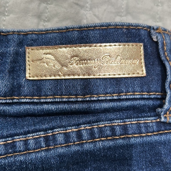 Cute Tommy Bahama denim shorts - Picture 3 of 4
